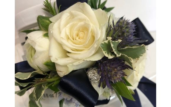 Wrist Corsage-Bout Combo package - Image 19